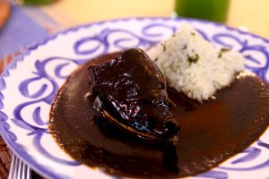 Mole Negro con Pollo